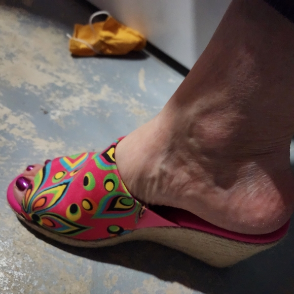 Loudmouth Pink fun summer sandle - Picture 6 of 6